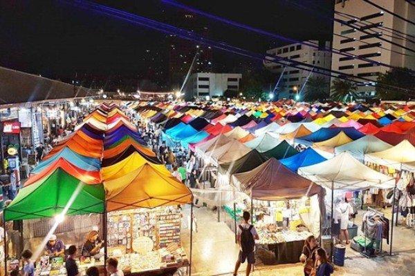 Có những quán ăn nổi tiếng nào tại chợ đêm hải sản Vũng Tàu?
